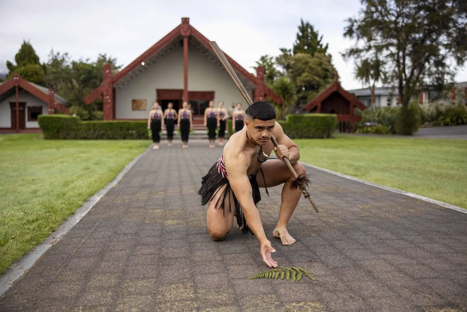 Te Puia Te Rā: Guided Day Tour with Haka Cultural Performance